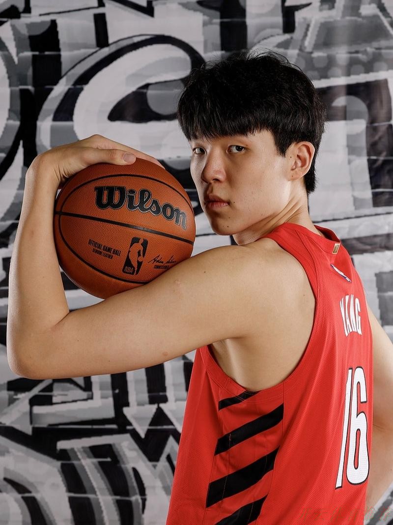 开云体育官方网站:球探:杨瀚森给开拓者带来流量,开拓者队给杨瀚森混履历 开云体育官方网站:球探:杨瀚森给开拓者带来流量,开拓者队给杨瀚森混履历