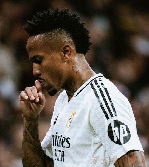 开云体育平台:米利唐伤情牵动皇马未来,右侧内收肌问题引发多方担忧 开云体育平台:米利唐伤情牵动皇马未来,右侧内收肌问题引发多方担忧