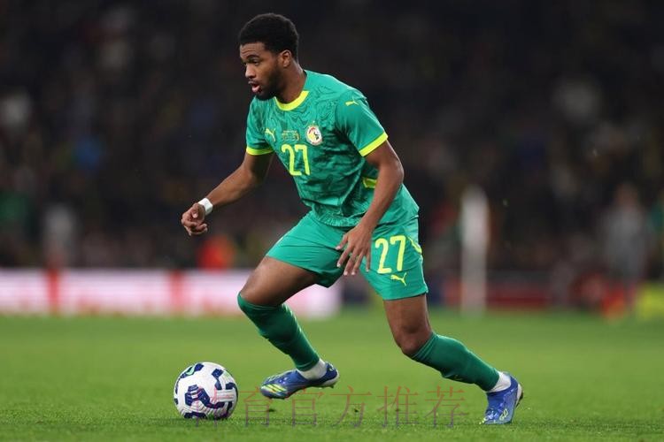 非洲杯决赛中断姆巴耶给朋友发照片,事后道歉:没想那么多 非洲杯决赛中断姆巴耶给朋友发照片,事后道歉:没想那么多